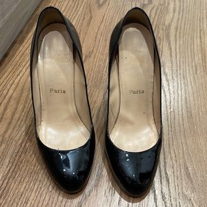 Christian Louboutin 868 100 Patent Black Classic Pump Size 40